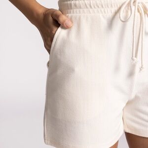 Cream ribbed shorts